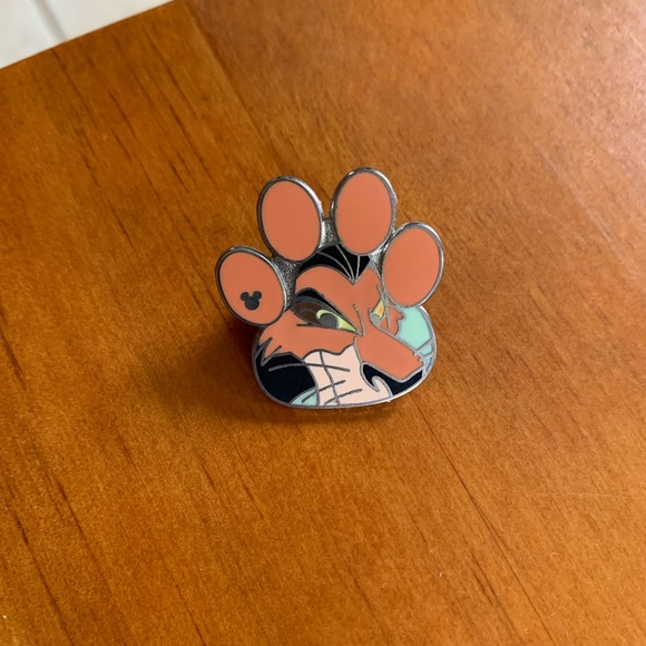 Scar paw print Disney pin - The Lion King villains - Picture 2 of 4